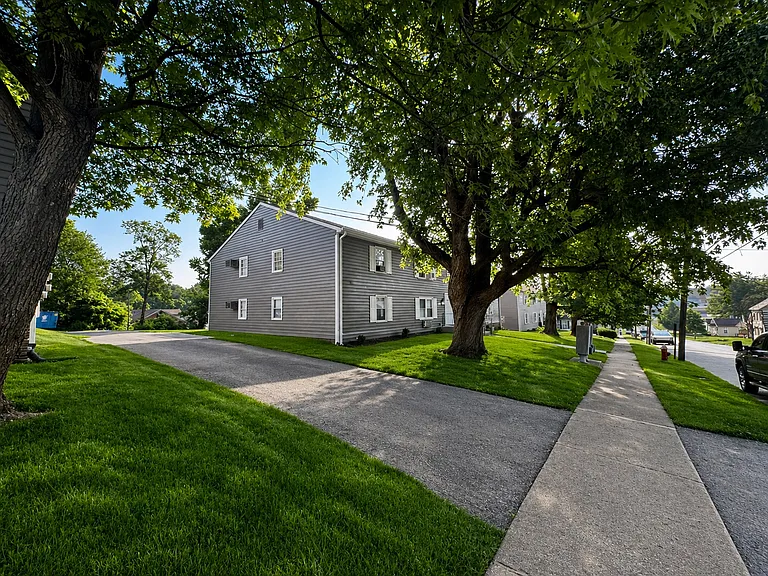 125 E Walnut St #29 — Photo 6