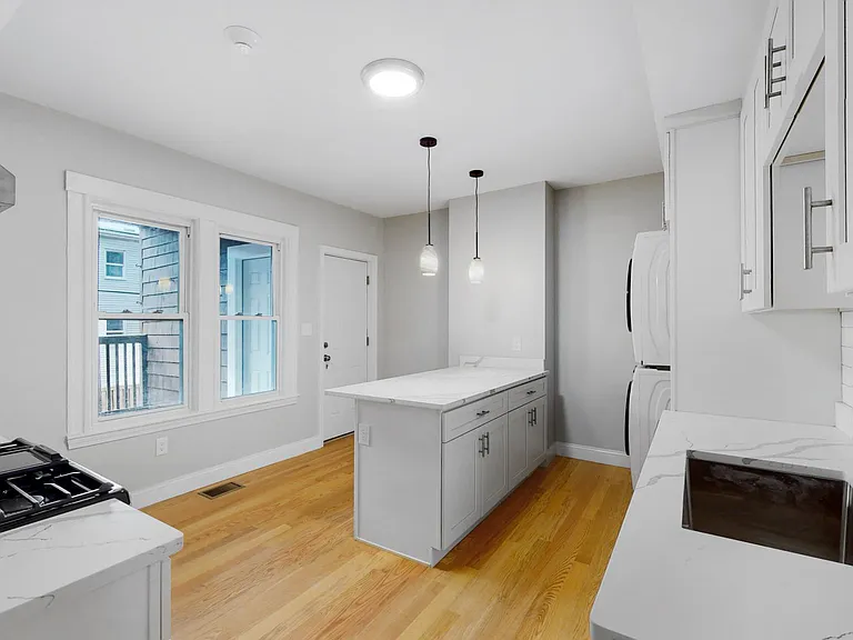8 Brastow Ave #3L — Photo 13