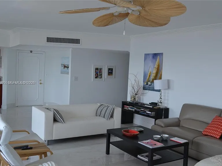 3850 Galt Ocean Dr #111 — Photo 2