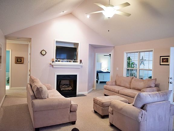 5th image of 119 Winston Ct W