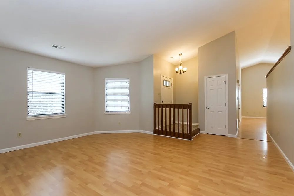 3 bed, 2.0 bath, 1756 sqft, $2,130 — Photo 2