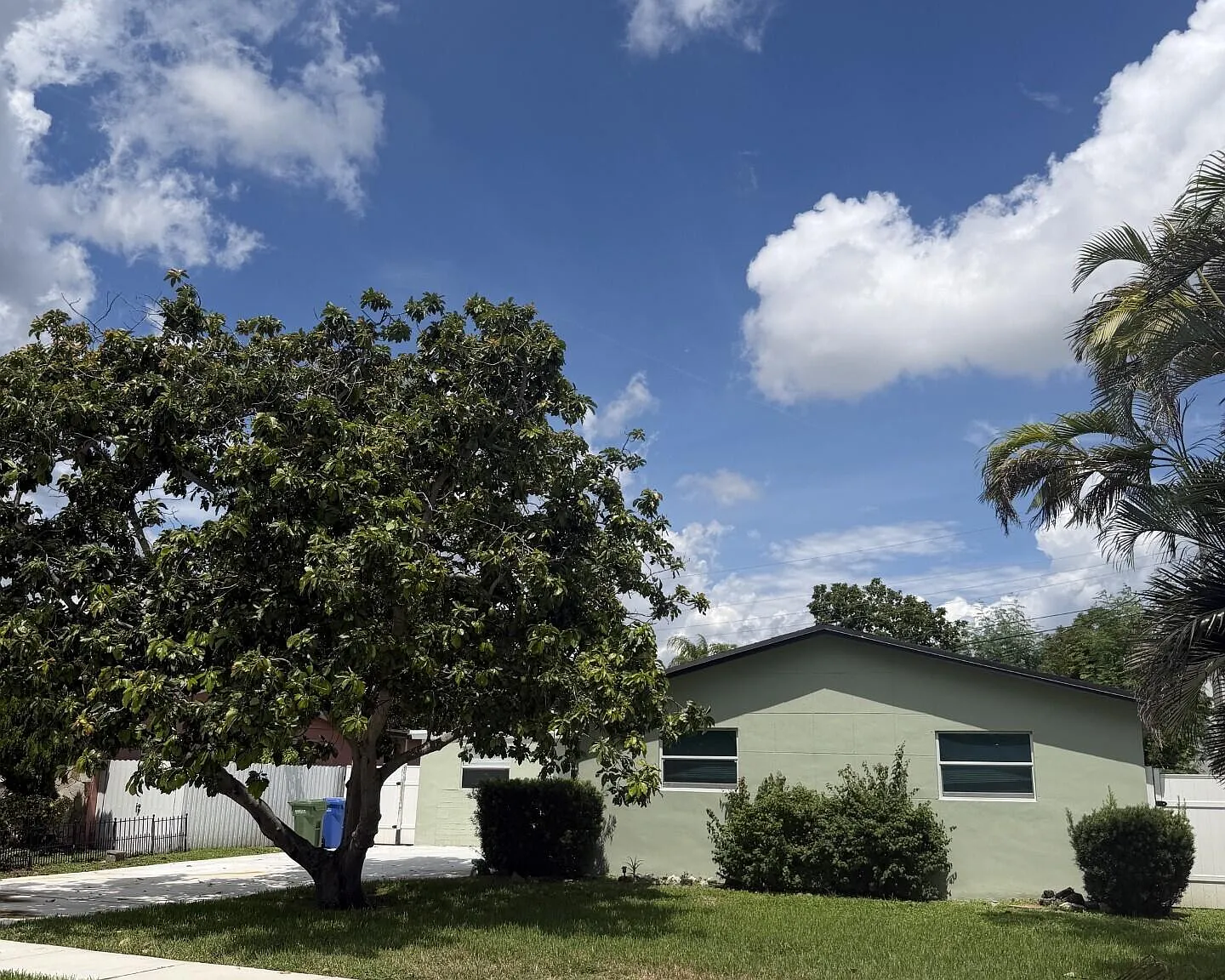 4 bed, 2.0 bath, 1423 sqft, $3,250 — Photo 1