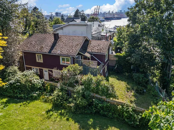 2497 Wall St, Vancouver, BC V5K 1A4