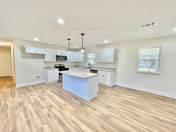 4th image of 818 Cedar Grove Ave