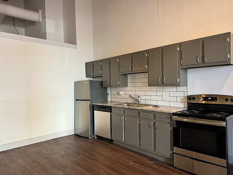509 Delaware St #104 — Photo 6