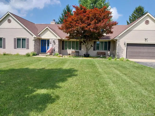 3581 N Burkhart Rd, Howell, MI 48855