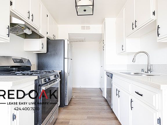 3rd image of 11823 Victory Blvd #214