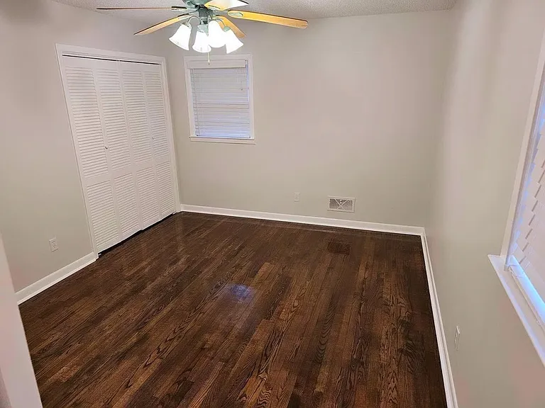 215 W Coleman Ave — Photo 6