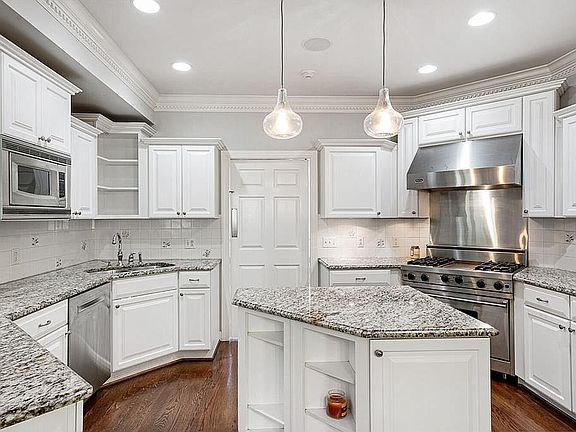 5th image of 109 Evergreen Pl