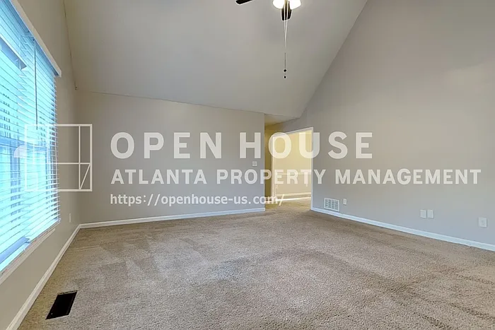 2290 Huntington Dr — Photo 3