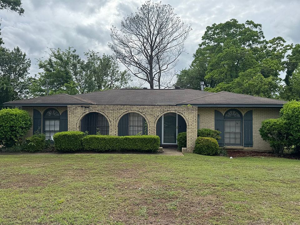 1st image of 3324 Cross Creek Dr