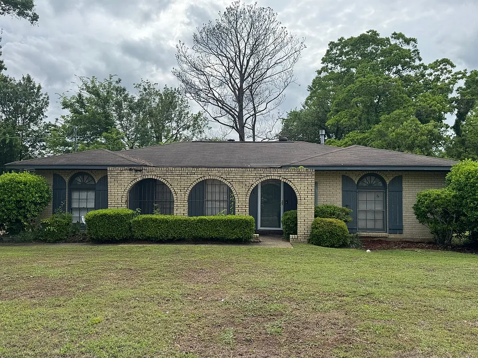 3324 Cross Creek Dr