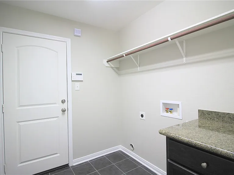 2010 Turning Leaf Dr — Photo 15