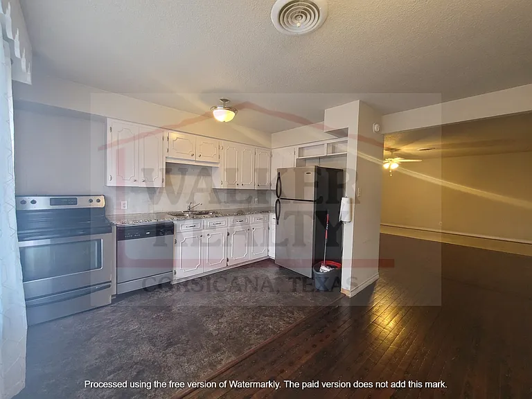 200 S Beaton St #202 — Photo 4