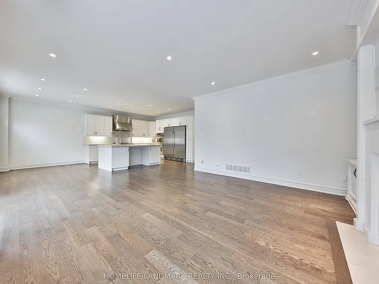 112 Kingsway Cres — Photo 14