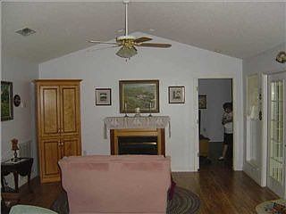 3rd image of 593 Nebraska Cres