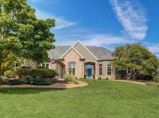 921 N Evergreen Cir, Hartland, WI