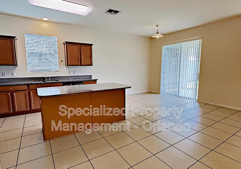 4 bed, 2.0 bath, 1843 sqft, $2,699 — Photo 4