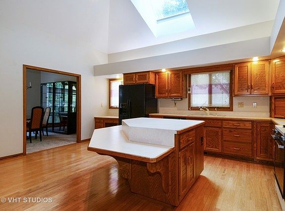 5th image of 37 Hillcrest Dr