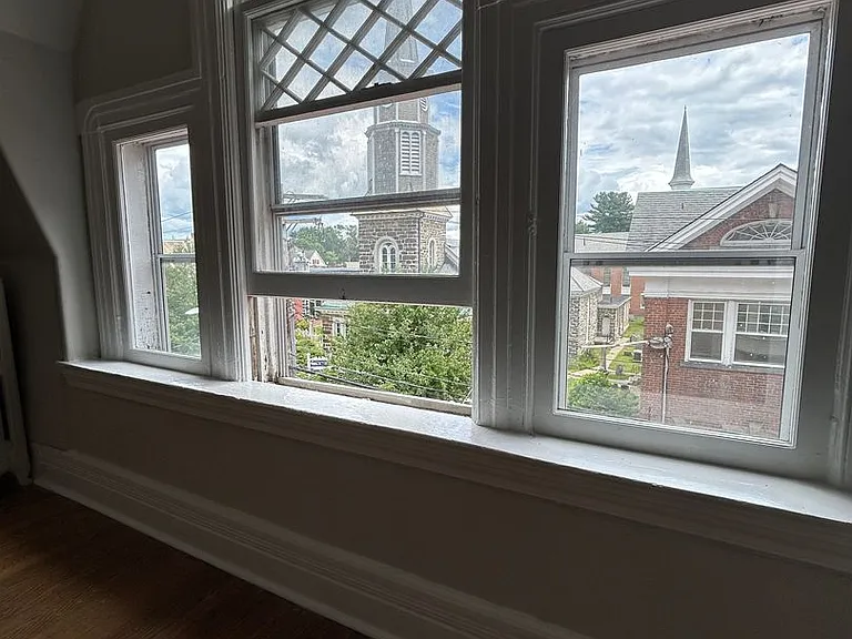 21 N Ferry St — Photo 33