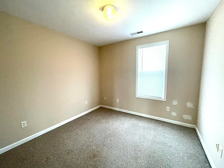 1005 E Carter St — Photo 7