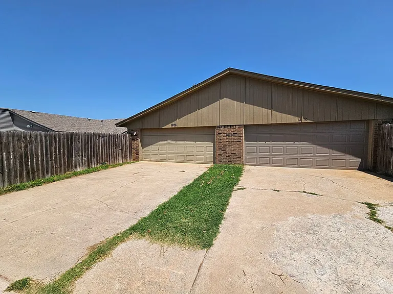 1208 Clearwater Dr — Photo 16