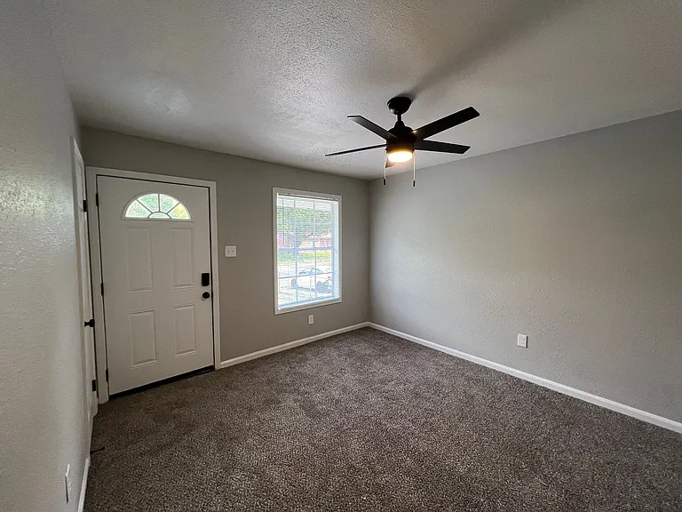 1181 Canary Ln — Photo 11