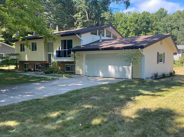 2115 Aspen Dr, Traverse City, MI 49686