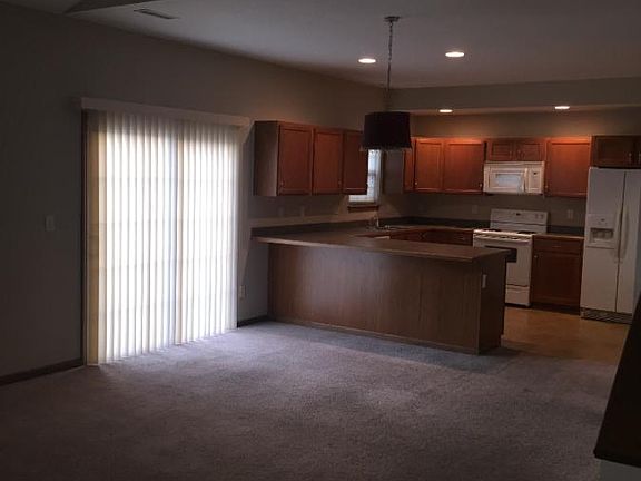 3rd image of 73 Arbor Ct