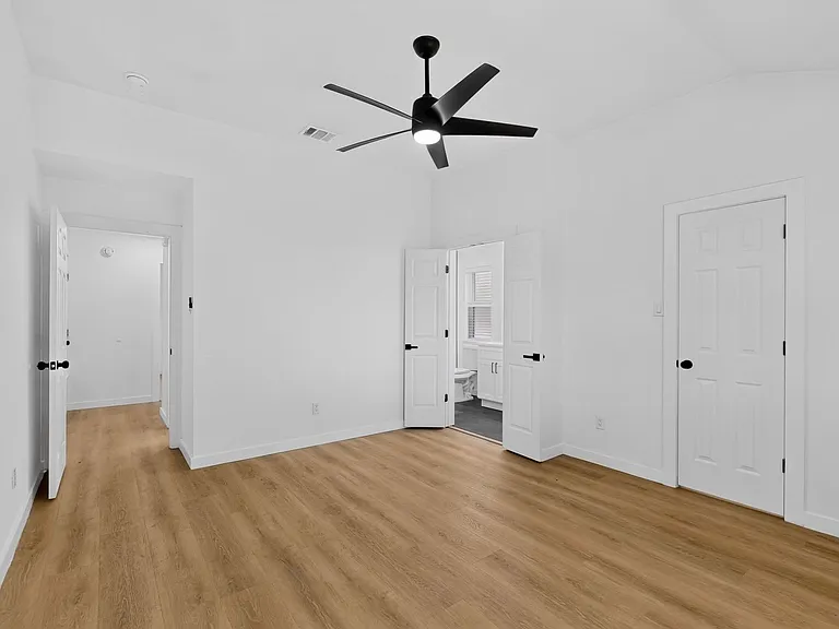 1313 Homestead St — Photo 9