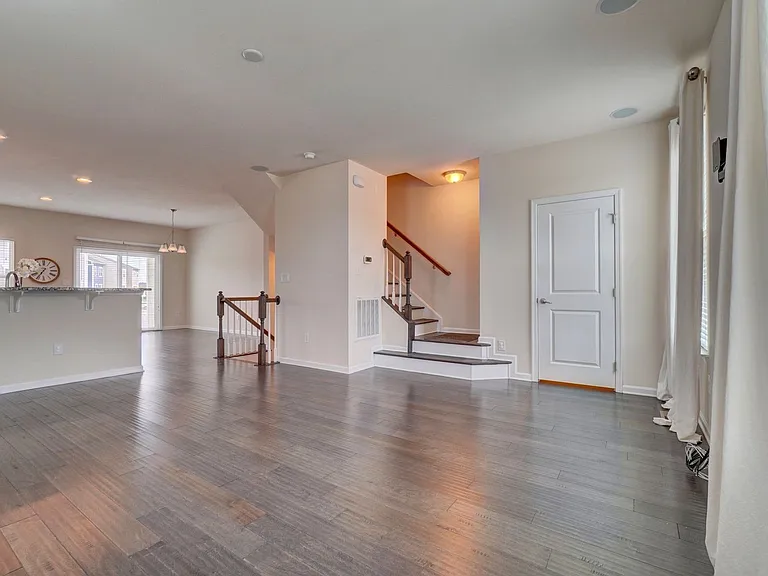 890 Olmstead St — Photo 7