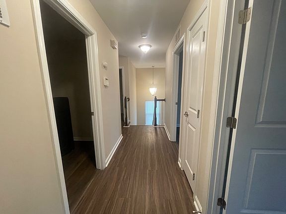 4th image of 2410 Walthall Ct