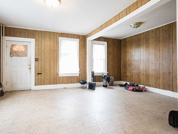 3rd image of 104 W Hadley St