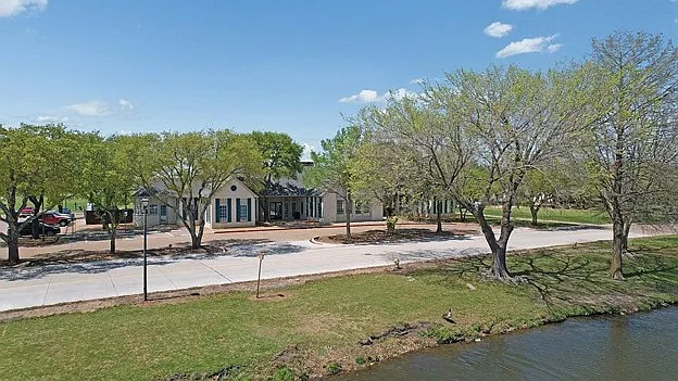 11616 Alexandria Dr — Photo 19