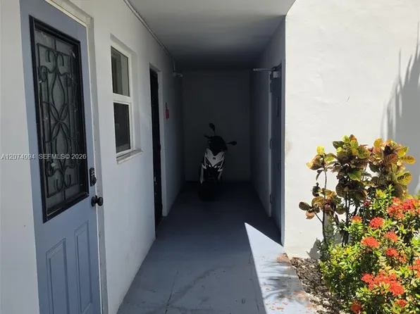 300 NE 12th Ave APT 108, Hallandale Beach, FL 33009