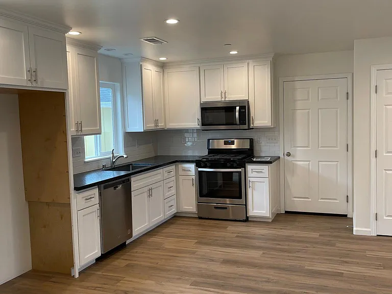 1839 Lime Ave — Photo 3