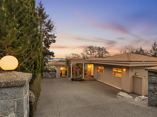 928 Cobblestone Ln, Saanich, BC V8Y 3G3