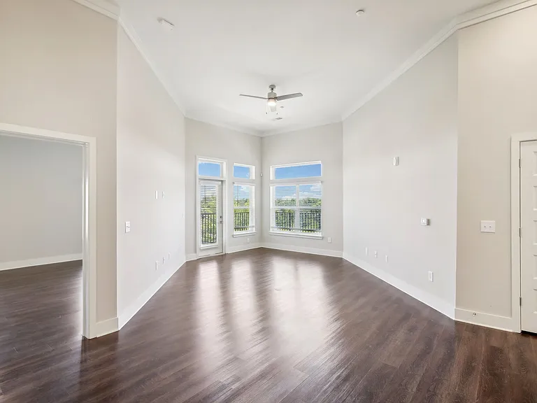 Somerset Apartments — Photo 14