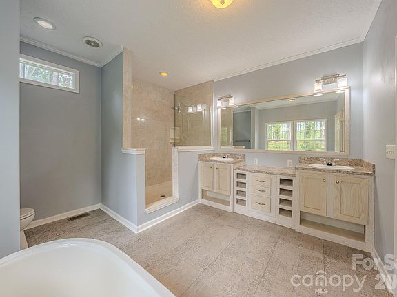 4th image of 17 Berry Hill Rd