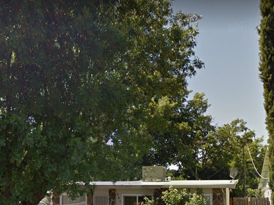 2nd image of 301 Grape St