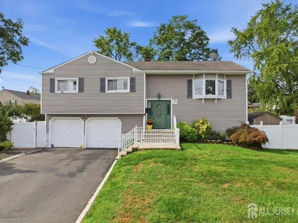 105 Osceola Ave, Middlesex, NJ 08846
