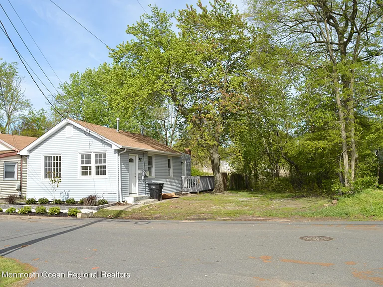 186 S Park Ave — Photo 29