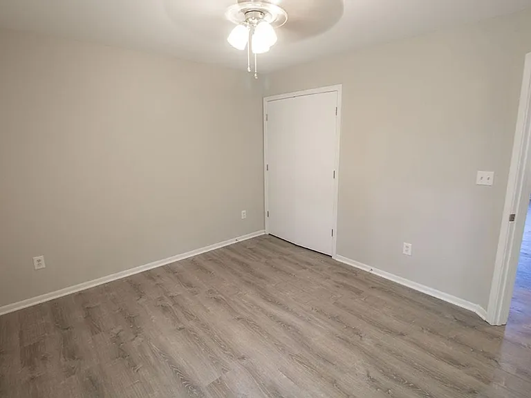 1413 Greensboro Dr — Photo 26
