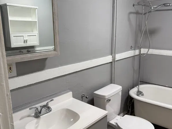 Knaack - 3720, 3720 Walnut St APT 2, Kansas City, MO 64111