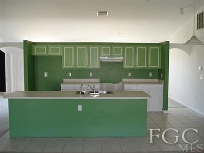 2nd image of 3910 NE 10th Ave