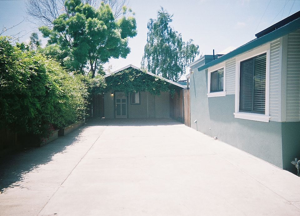 1st image of 2784 Devonshire Ave