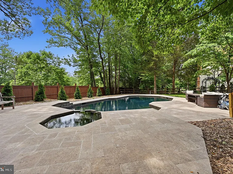 5610 Cavalier Woods Ln — Photo 45