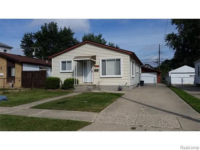 8243 Lozier Ave photo 1