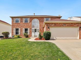 1137 Hill Crest Dr, Carol Stream, IL 60188