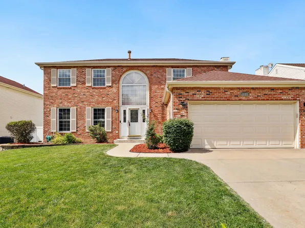 1137 Hill Crest Dr, Carol Stream, IL 60188